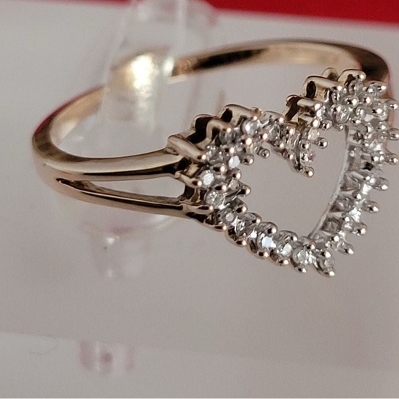 Diamond ring heart cluster 10k - Picture 9 of 10
